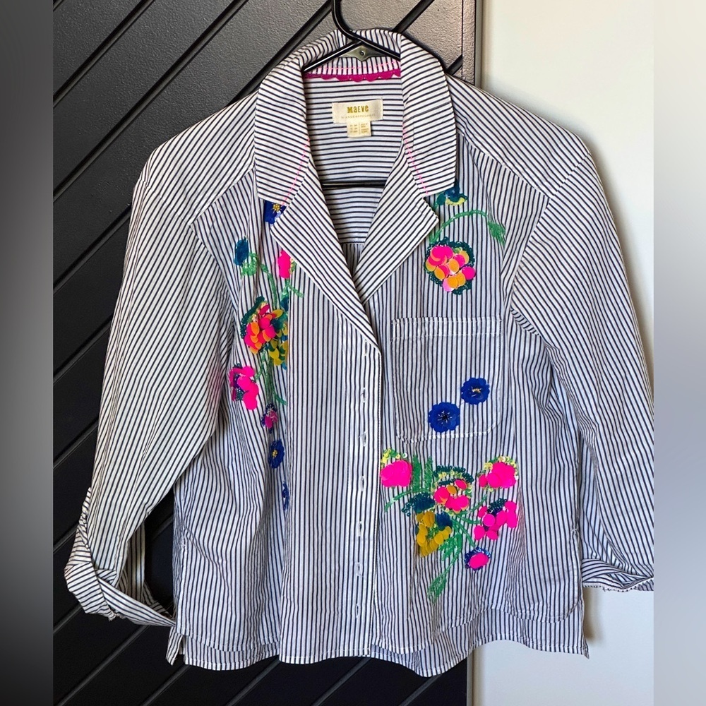 Anthropologie cropped sequins embroidered shirt. Size 4. Great condition!